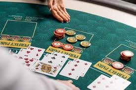 Panel pengaturan permainan Ganesha Gold di king555 menampilkan opsi denominasi, garis pembayaran, dan tombol putar otomatis